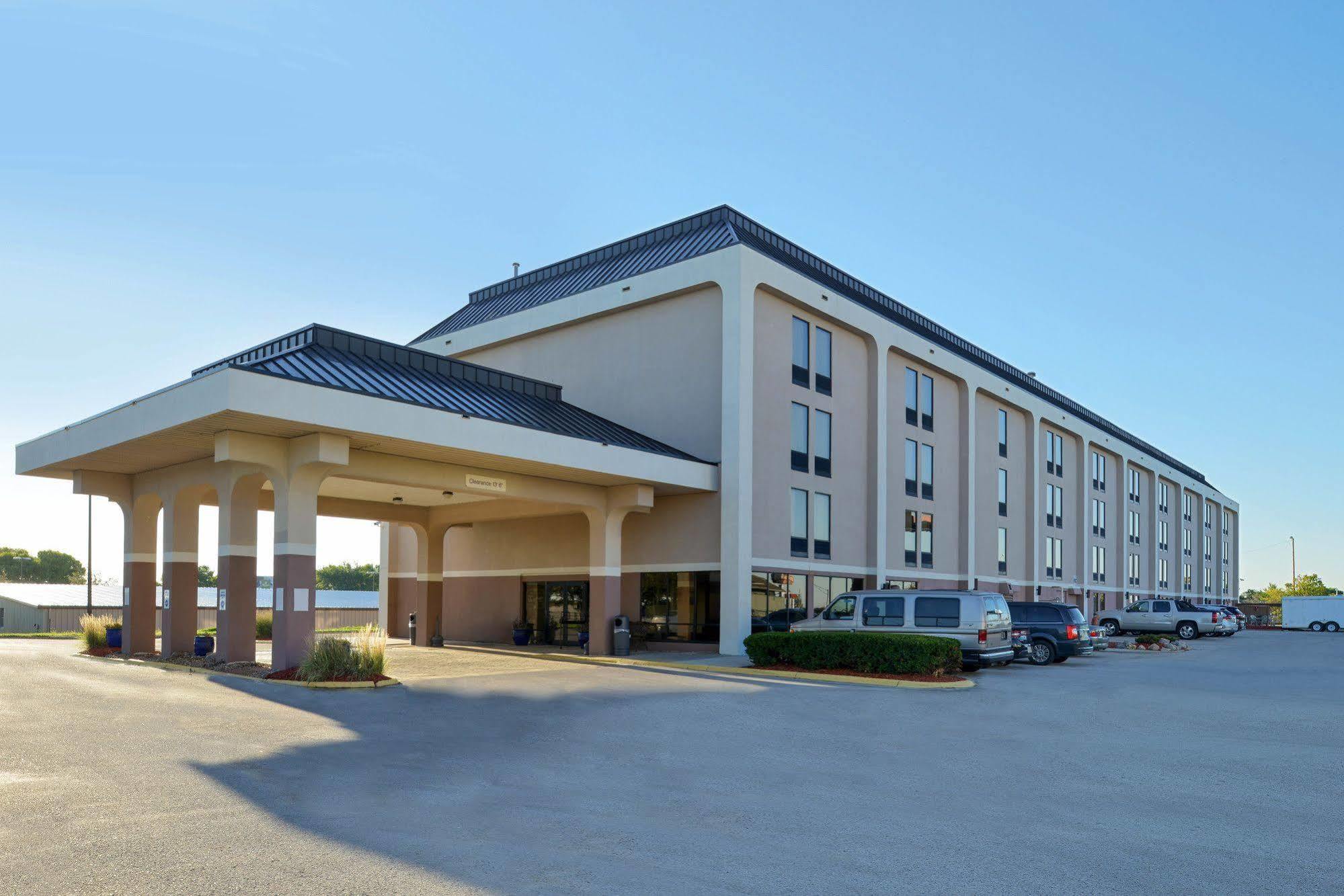 New Victorian Inn & Suites Omaha Exterior photo